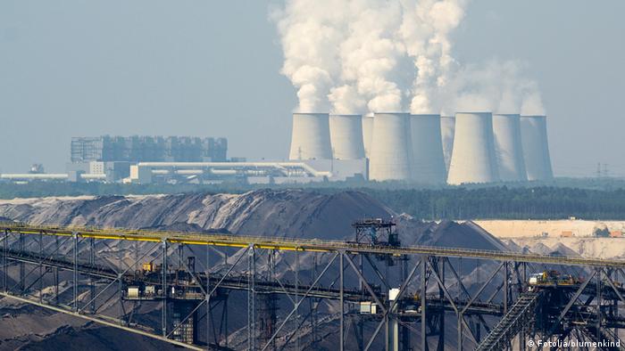 http://www.dw.de/german-region-backs-brown-coal-despite-renewables-drive/a-17680488