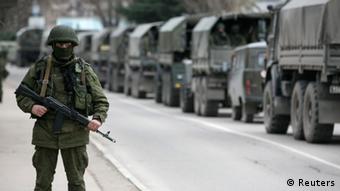 Ρωσικά άρματα μάχης έξω από τα ουκρανικά σύνορα