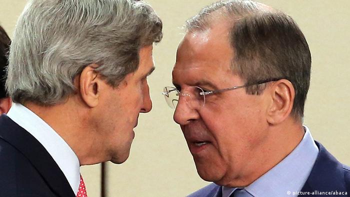John Kerry und Sergej Lawrow Symbolbild Lawrow droht Kerry am Telefon 