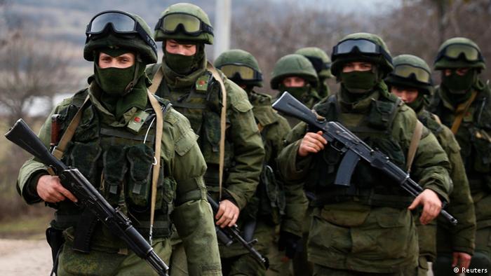 Российские солдаты в Симферополе в начале марта 2014 года