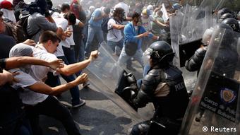 Hasta ahora van cinco semanas de furiosa protesta y brutal represión en Venezuela.