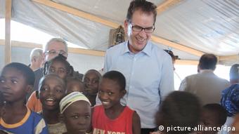 Gert Müller, le ministre allemand de la Coopération, a visité notamment un camp dans lequel sont réfugiées 20.000 personnes, en majorité chrétiennes