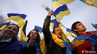 Υποστηρικτές της ουκρανικής κυβέρνησης στο Ντόνετσκ