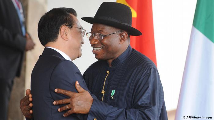 Jonathan welcomes China's Premier Li Keqiang to the World Economic Forum in Abuja