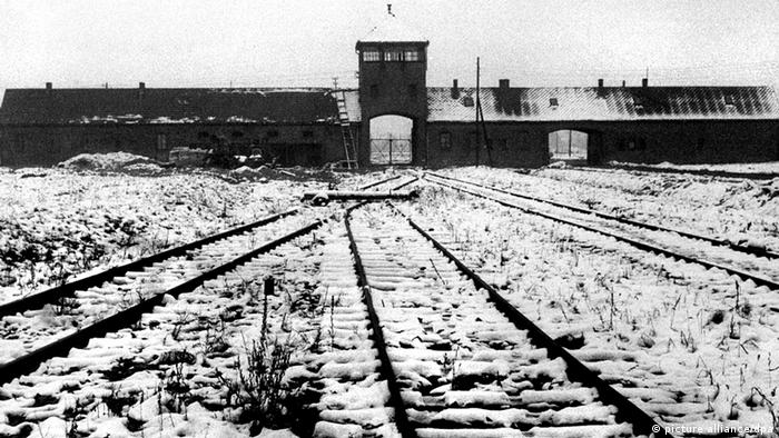 Deutschland KZ zweiter Weltkrieg Konzentrationslager Auschwitz Gleise