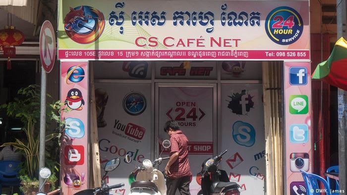 Internet Café in Phnom Penh. (Photo: Kyle James)