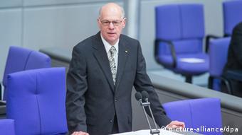 Αναγκαία η συζήτηση στο κοινοβούλιο για ενδεχόμενη αποστολή όπλων, τονίζει ο κ. Λάμερτ