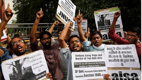 غضب في الهند إثر اغتصاب وشنق مراهقتين  أخبار  DWDE  30052014