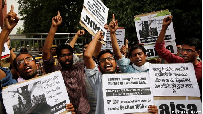 Protest nach Gruppenvergewaltigung und Ermordung zweier Mädchen in Indien 30.05.2014