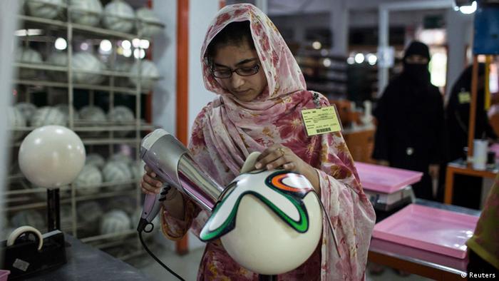 Tvornica lopti u Pakistanu