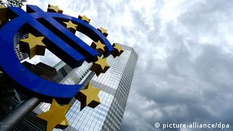 «Μετά τη συμφωνία των Βρυξελλών η ελληνική κυβέρνηση δεν έχει πλέον λόγους να επιβάλει περιορισμούς στην κίνηση κεφαλαίων», δήλωσε αξιωματούχος της EKT
