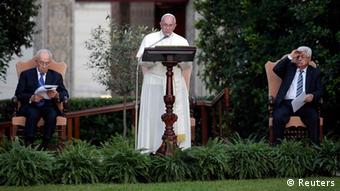 Papa Francis akihutubia Vatican. (08.06.2014)