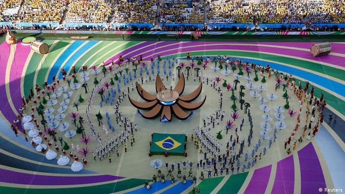 افتتاح كأس العالم بحفل كرنفالي في البرازيل 0,,17703790_303,00
