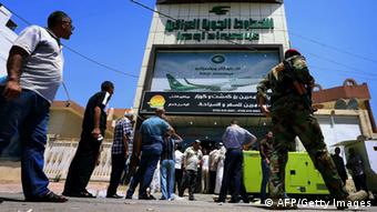 Ουρά έξω από τα γραφεία των ιρακινών αερογραμμών για να εγκαταλείψουν τη χώρα