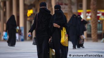 Veiled women in Saudi Arabia. Copyright: Michael Kappeler / dpa 