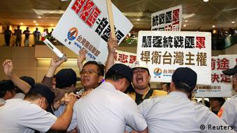 Proteste gegen den Besuch von Zhang Zhijun in Taiwan 25.06.2014