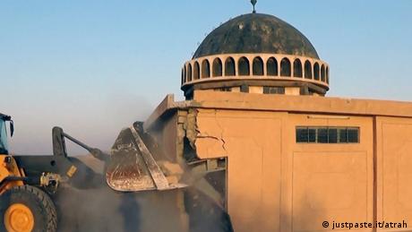 داعش تهدم أضرحة وحسينيات شيعية في الموصل  أخبار  DWDE  05072014