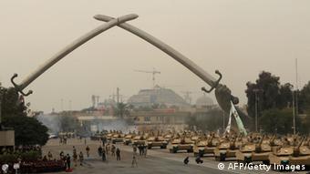 Irak Schwerter von Kadesia Triumphbogen 2012