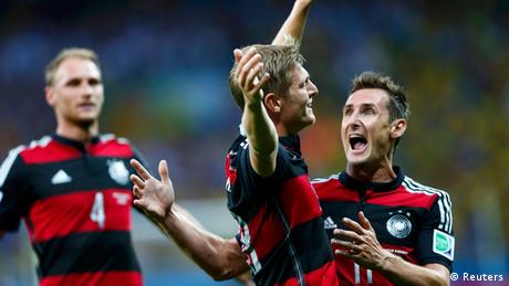 ألمانيا تدك مرمى البرازيل بسبعة أهداف تاريخية  عالم الرياضة  DWDE  08072014