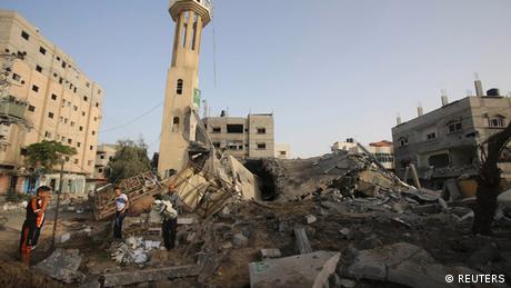 غارات إسرائيلية جديدة على غزة تستهدف مسجدا للمرة الأولى  أخبار  DWDE  12072014