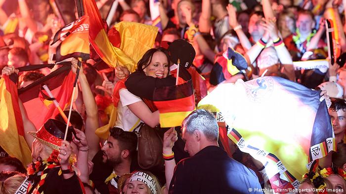 احتفالات صاخبة بعد فوز ألمانيا بكأس العالم 0,,17783610_303,00
