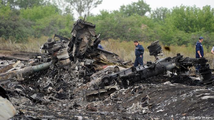 Vídeo: Crescem suspeitas de que avião foi derrubado na Ucrânia