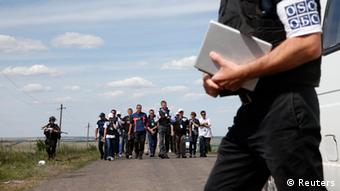 OSZE Mitarbeiter besuchen die Absturzstelle von MH17 21.07.2014 Grabowo