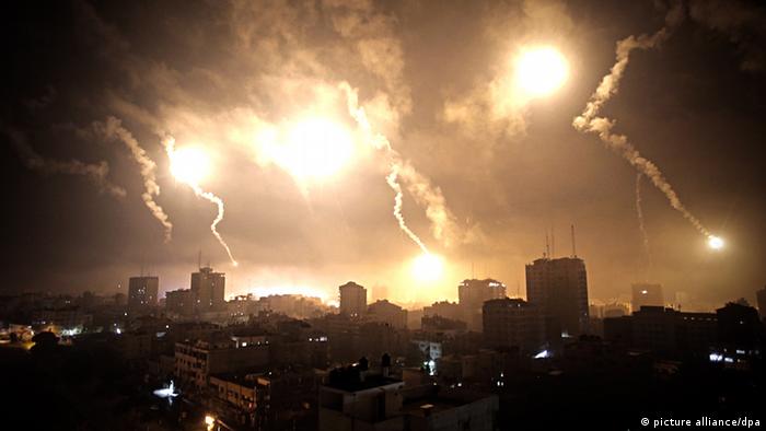 ХАМАС бомбардирует Израиль ракетами.
