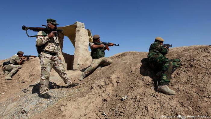 Kurdish peshmerga soldiers take up defensive positions in Iraq