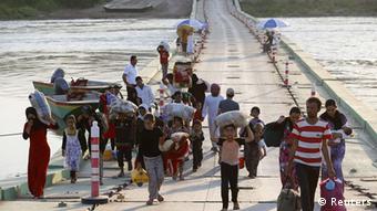Irak Jesiden auf der Flucht Grenzbrücke
