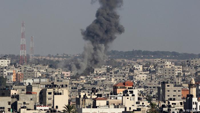 Ukanda wa Gaza ukishambuliwa na maroketi