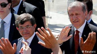 Erdogan und Davutoglu (photo: REUTERS/Umit Bektas)