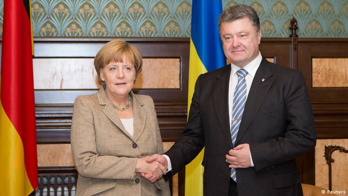 Angela Merkel shakes hands with Petro Poroshenko during their meeting in Kyiv on August 23, 2014
(Photo: REUTERS/Mykhailo Markiv/Pool)