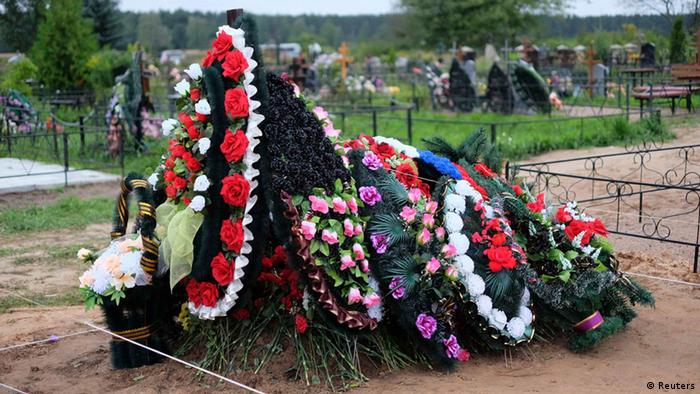 Могила российского военнослужащего, предположительно погибшего на востоке Украины 