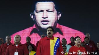 Si pasardhësi i preferuar i Chavezit Maduro përfiton nga imazhi i tij