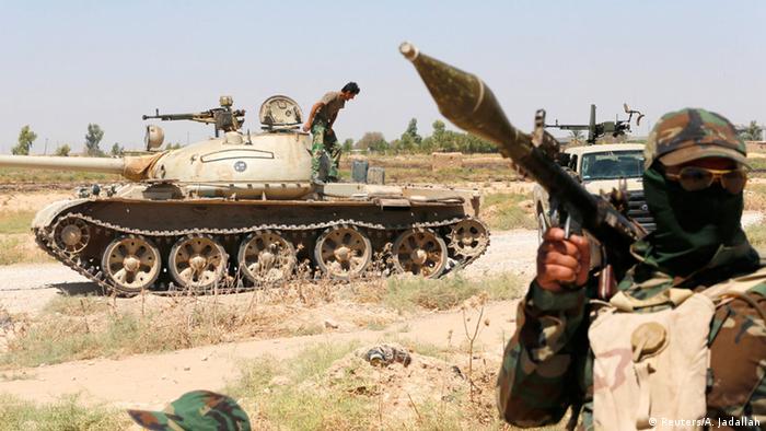 Irak Kurdische Peschmerga-Soldaten im Kampf gegen IS