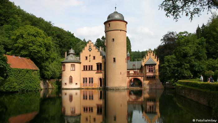 Замок Меспельбрунн (Schloss Mespelbrunn)