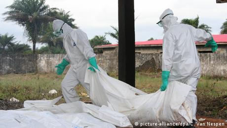 معدات طبية أمريكية لمواجهة الإيبولا في ليبيريا   عالم المنوعات   DW.DE   18.09.2014