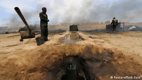 الجيش السوري يستعيد حقلين للغاز من ″داعش″   أخبار   DW.DE   05.11.2014