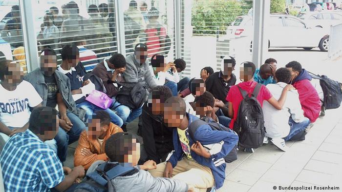 فعالان حقوق‌بشر به شرایط نگهداری پناهجویان در آلمان انتقاد دارند
