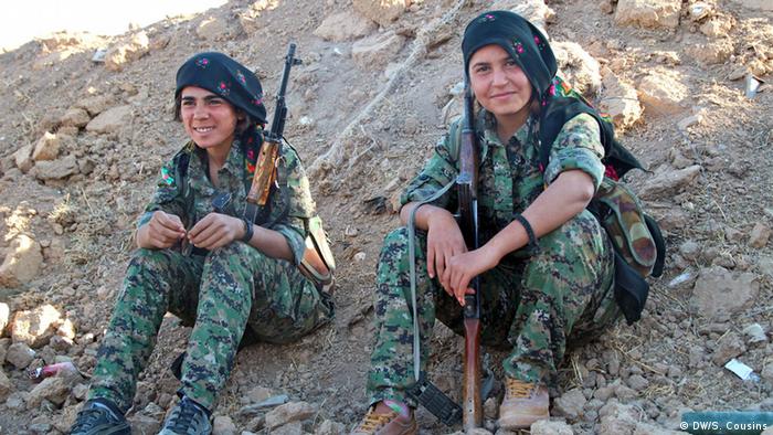Photo Reporting: Female fighters target 'Islamic State'