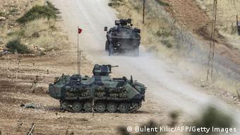 Τουρκικά άρματα μάχης στα σύνορα με τη Συρία