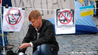 Павло Коршиков втік з Росії, щойно почалося становлення путніського режиму. Сьогодні він у Празі протестує проти антиукраїнської агресії Кремля