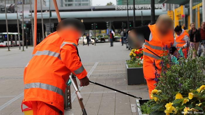 Photo Reporting: German city of Essen pays addicts in beer to clean streets