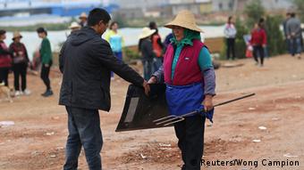 China Dorfbevölkerung gegen Polizei in Yunnan Jinning