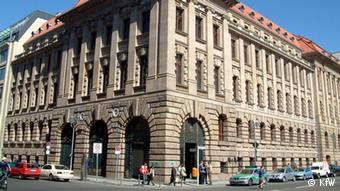 Здание банка KfW на площади Жадарменмаркт в Берлине