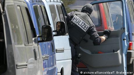 ألمانيا: مداهمات واعتقال شخصين بتهمة دعم ″داعش″   أخبار   DW.DE   18.10.2014