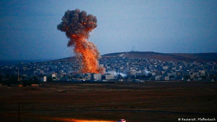 EUA enviam armas pelo ar a combatentes curdos em Kobane