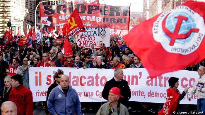 На акцию протеста в Риме вышли десятки тысяч госслужащих 0,,18021233_303,00