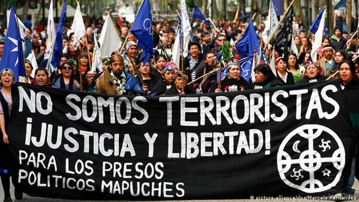 Manifestación para exigir la derogación de la ley antiterrorista en Chile. 